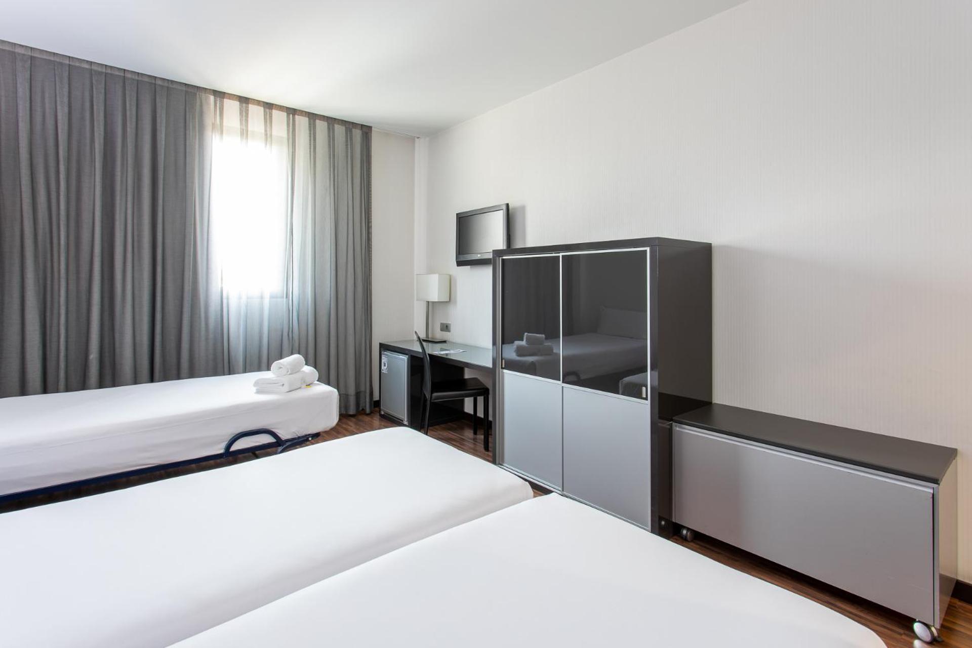 Hotel Ciudad De Mostoles Exterior photo